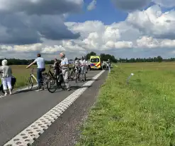 Oudere fietser belandt in sloot en raakt gewond