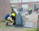 Brandweer dooft brand in ondergrondse vuilcontainer