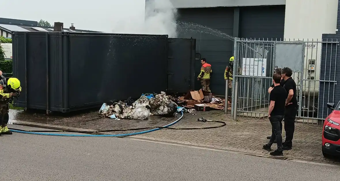 Brand in grote vuilcontainer - Foto 1