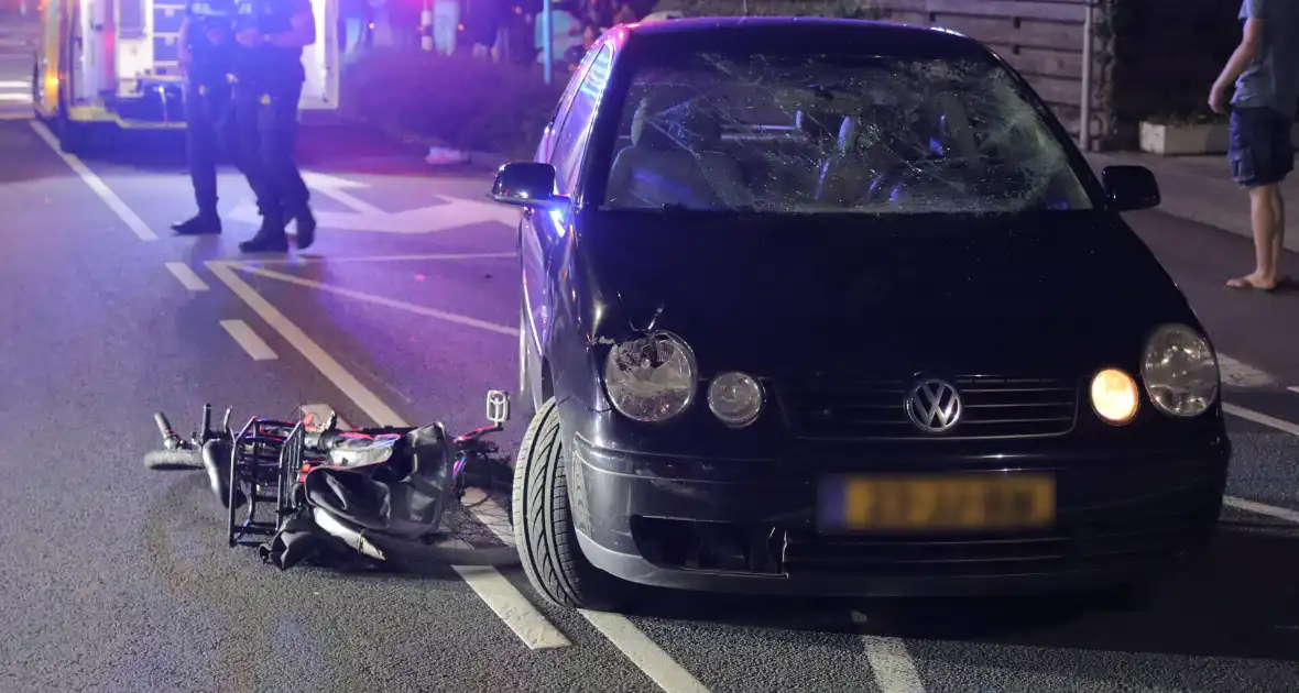 Fietser zwaargewond bij aanrijding met twee auto's - Foto 4