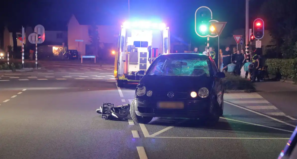 Fietser zwaargewond bij aanrijding met twee auto's - Foto 5