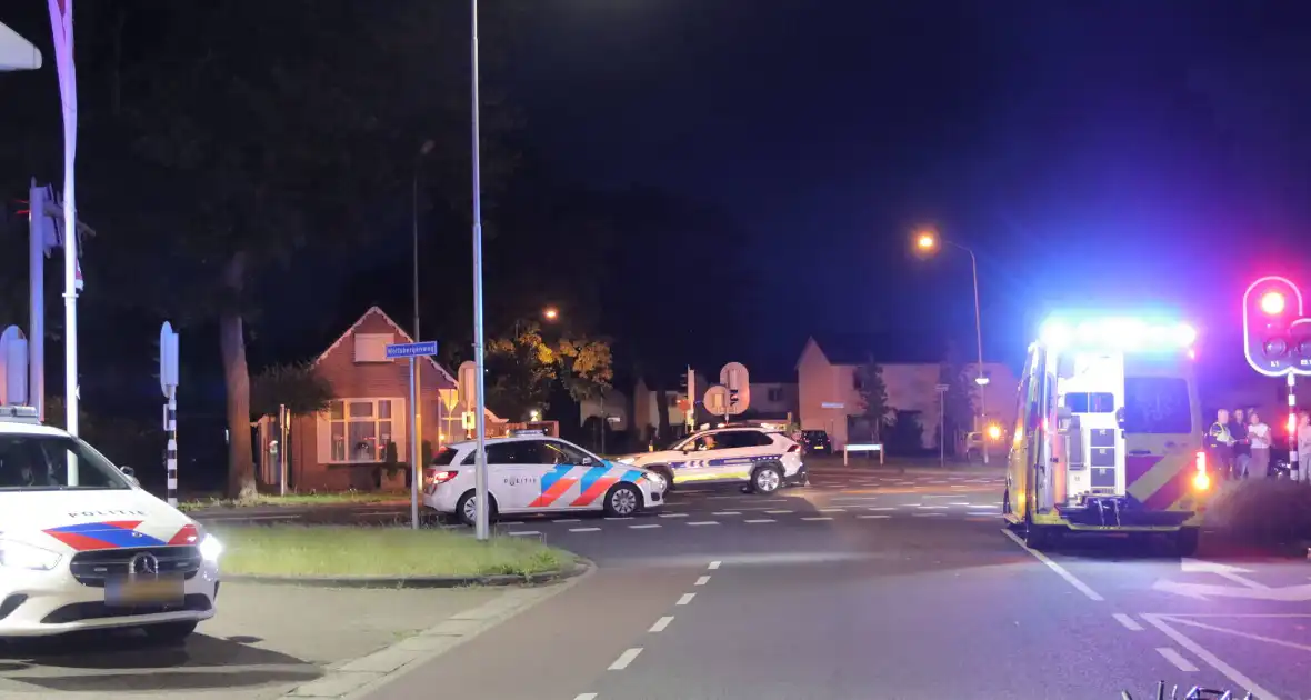 Fietser zwaargewond bij aanrijding met twee auto's - Foto 6