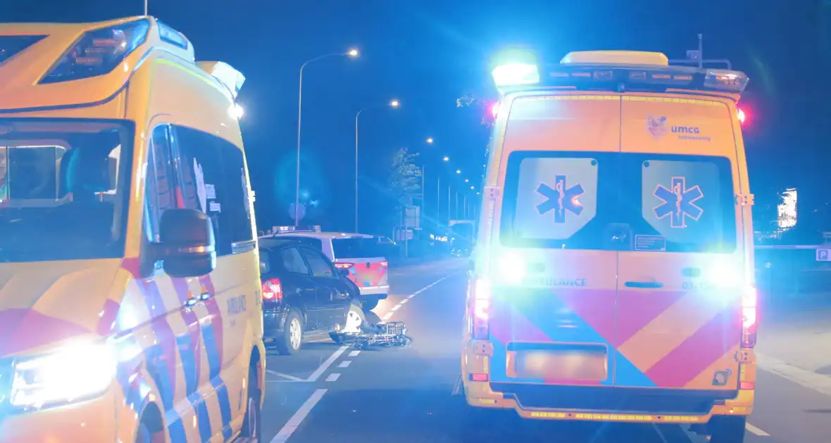 Fietser zwaargewond bij aanrijding met twee auto's - Foto 7