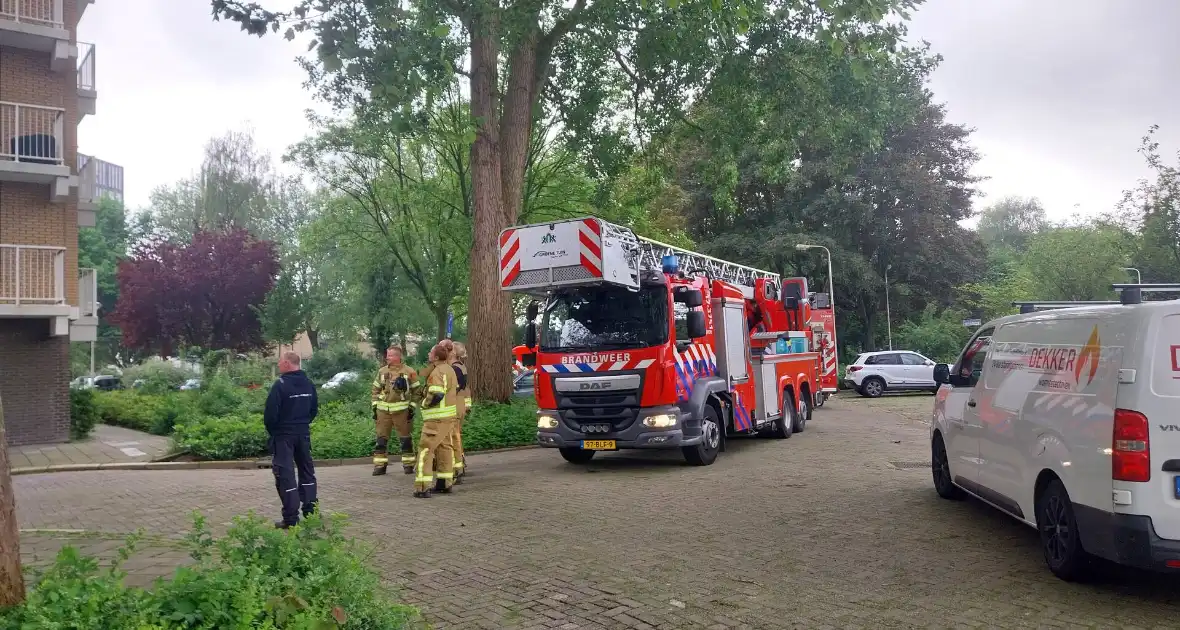 Brand in woonkamer snel onder controle - Foto 2