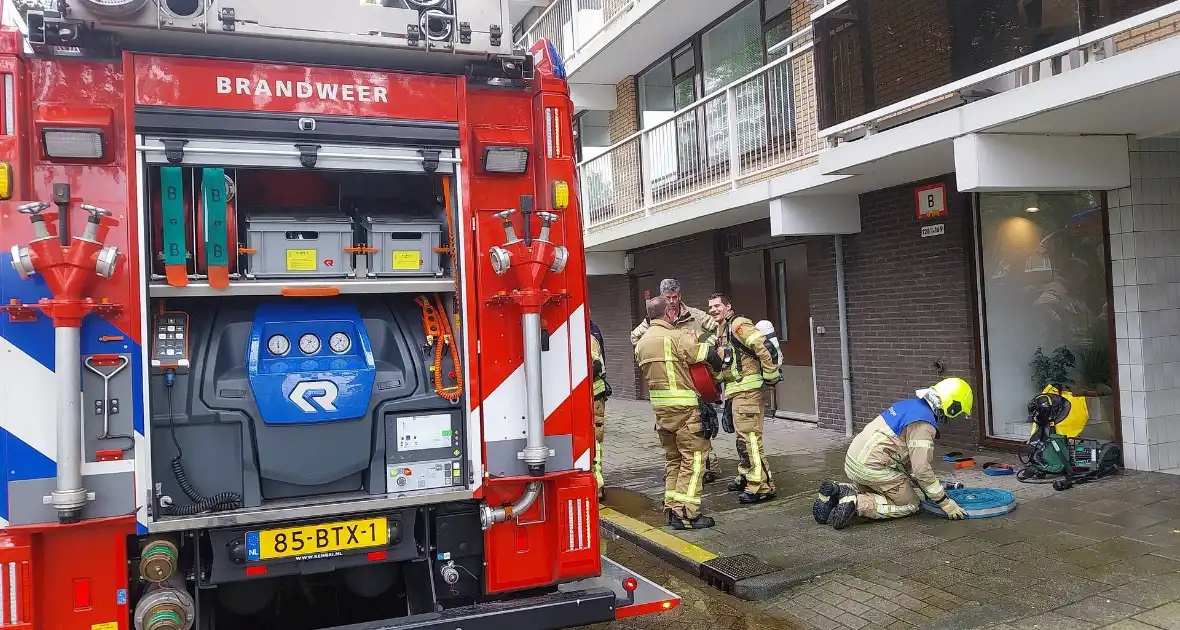 Brand in woonkamer snel onder controle - Foto 5