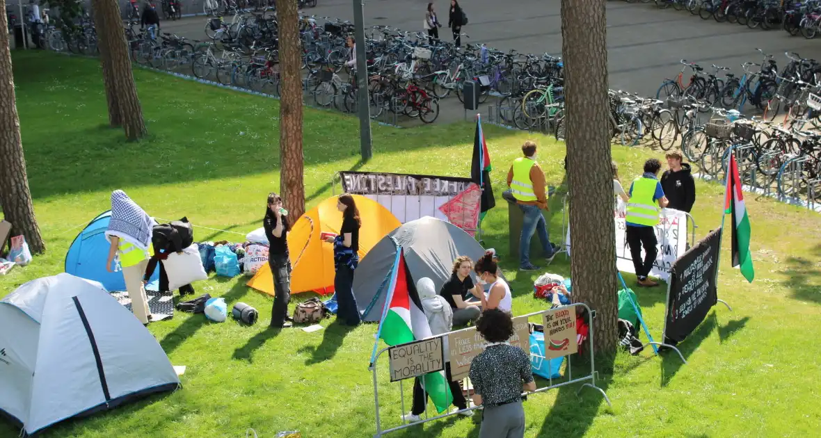 Studenten richten tentenkamp in tegen banden met Israël - Foto 1