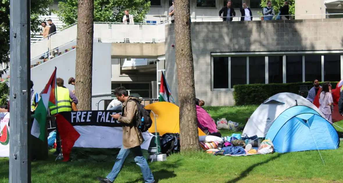 Studenten richten tentenkamp in tegen banden met Israël - Foto 4