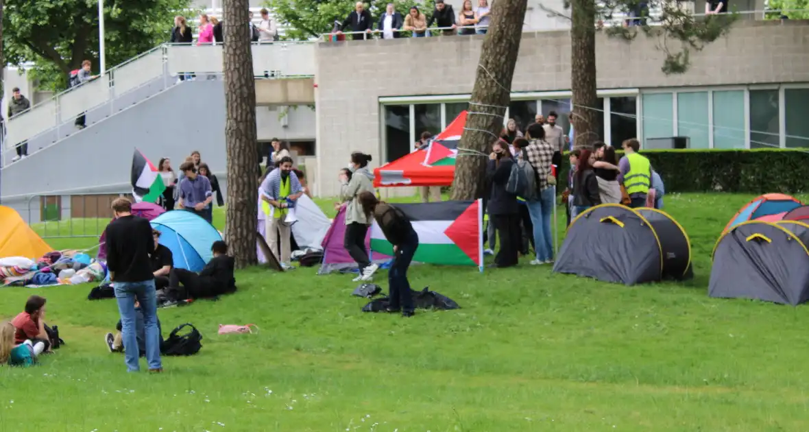 Studenten richten tentenkamp in tegen banden met Israël - Foto 5