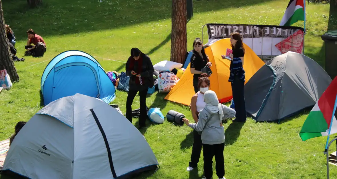 Studenten richten tentenkamp in tegen banden met Israël - Foto 8