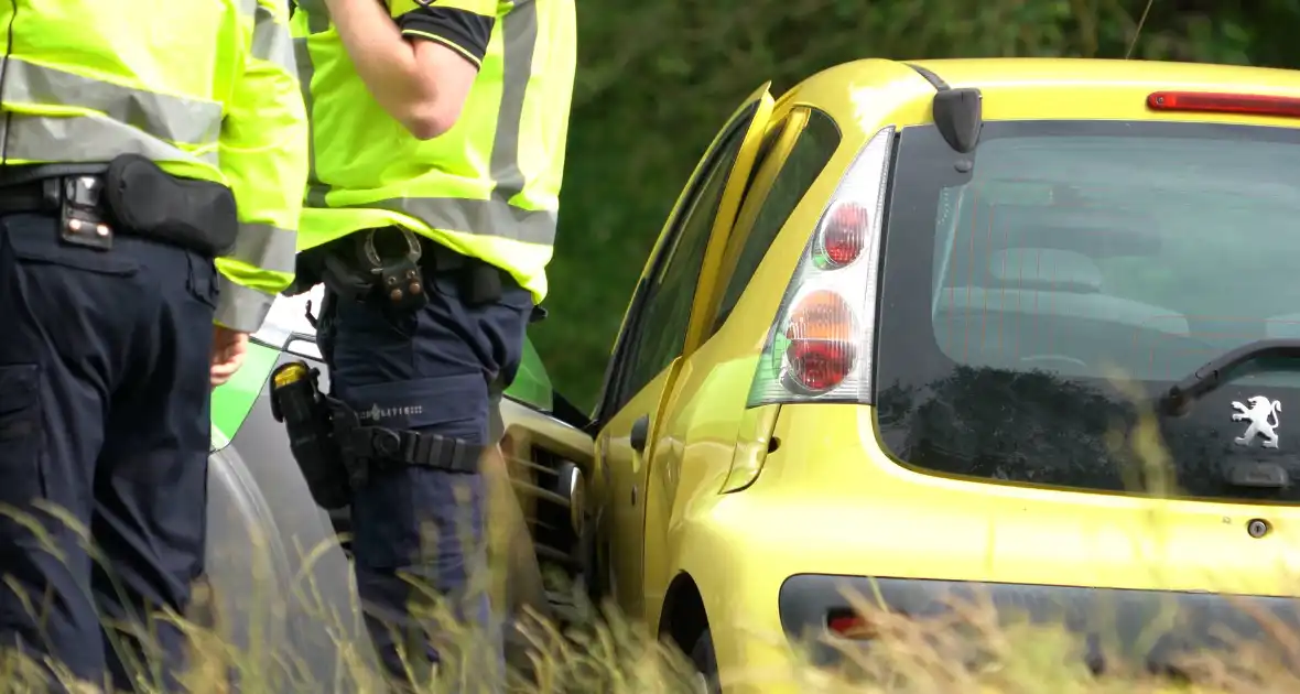 Vrachtwagens betrokken bij ongeval met auto en bestelbus - Foto 1