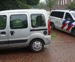 Fietser botst op uitparkerende auto