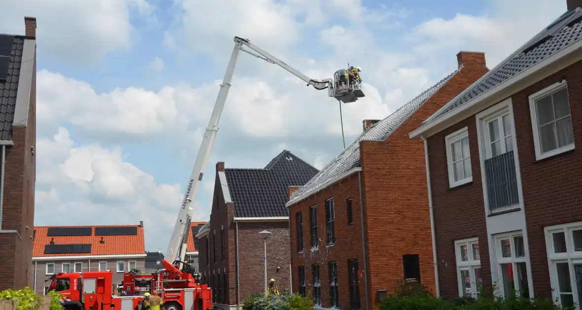 Flinke brand op dak van nieuwbouwwoning - Foto 1