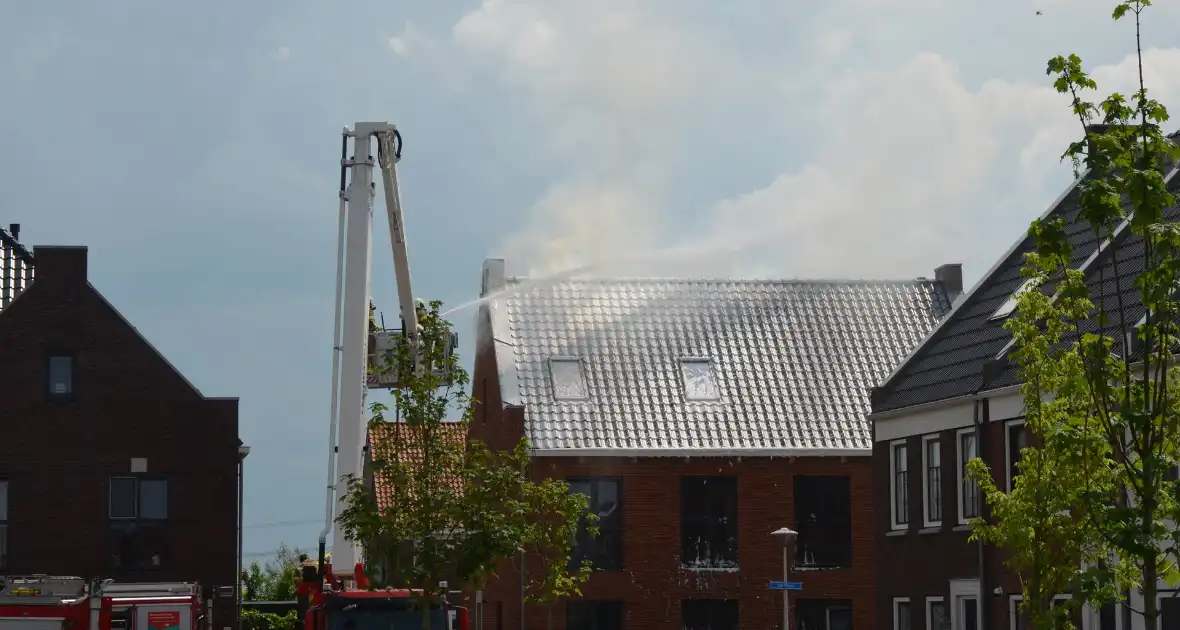 Flinke brand op dak van nieuwbouwwoning - Foto 3