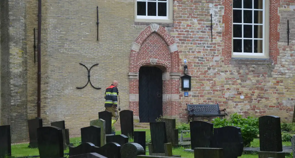 Brandweer ingezet voor brandmelding bij kerk - Foto 1