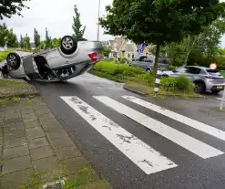 Automobilist valt in slaap belandt op de kom