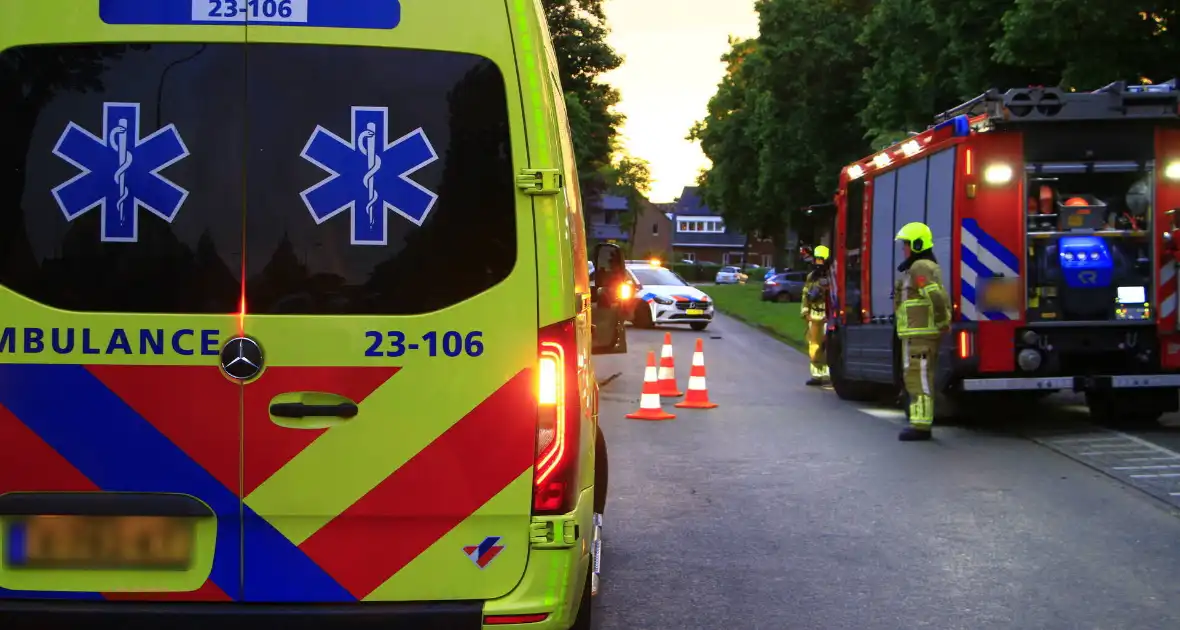 Automobilist botst frontaal op bestelbus - Foto 3