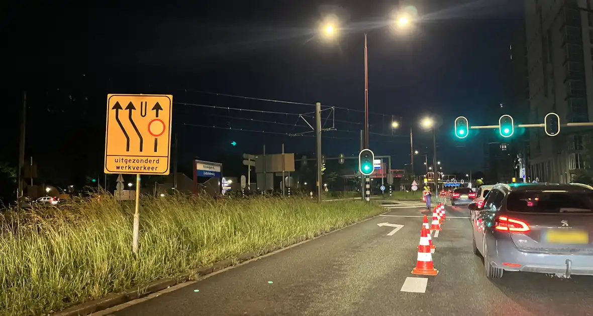 Meerdere verdiepingen van parkeergarage ingestort - Foto 1