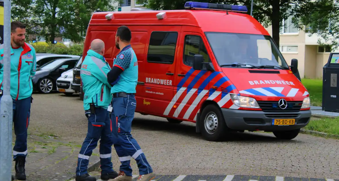 Personen gered bij gasbrand in portiekflat - Foto 6