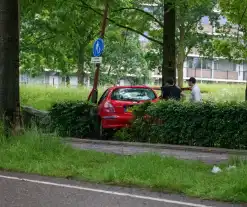 Veel schade bij enkelzijdige aanrijding