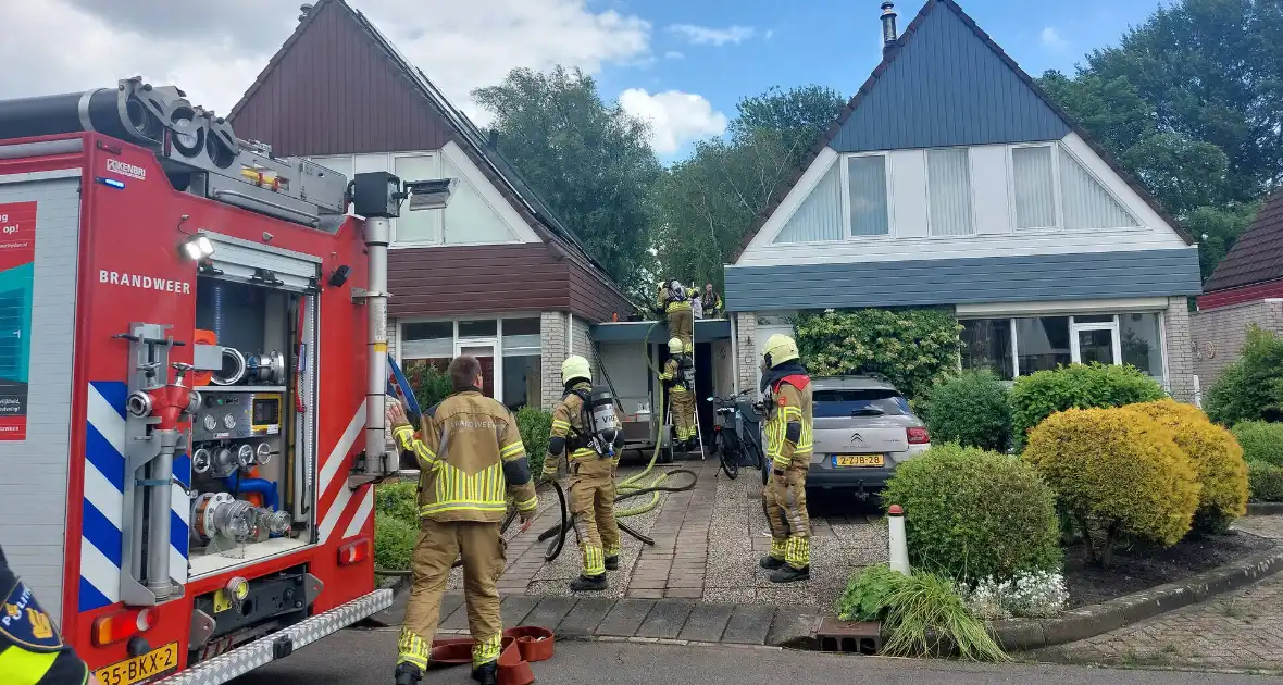 Brand uitgebroken door werkzaamheden op dak - Foto 1