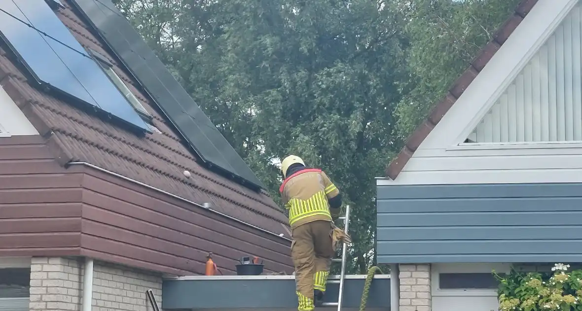 Brand uitgebroken door werkzaamheden op dak - Foto 2