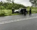 Bestuurster gewond bij botsing tegen boom