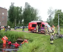 Brandweer doorzoekt water na aantreffen kinderfiets