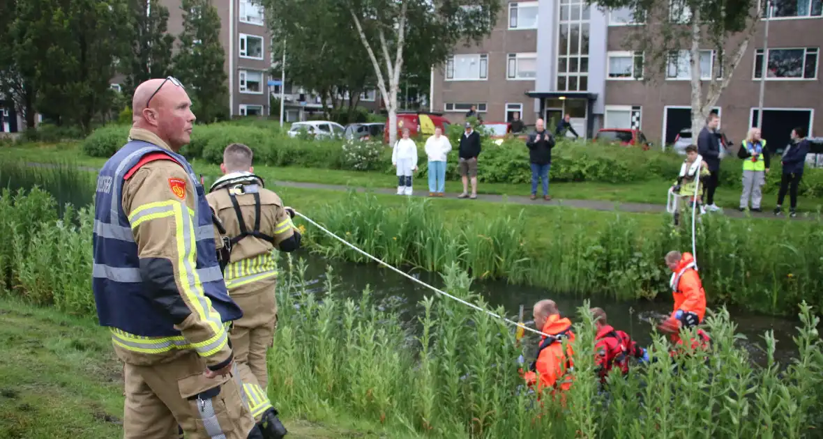 Brandweer doorzoekt water na aantreffen kinderfiets - Foto 2