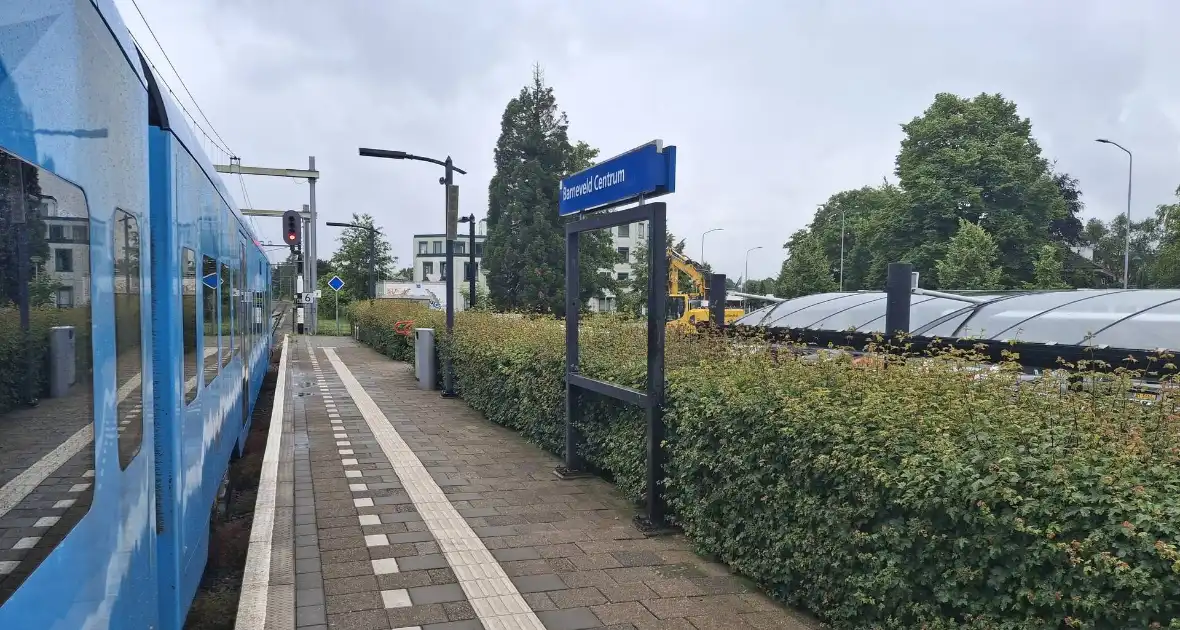 Geen treinen op station Barneveld Centrum door losse bovenleiding - Foto 4