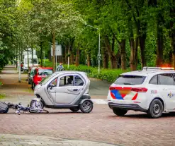 Fietser komt ten val na aanrijding met brommobiel