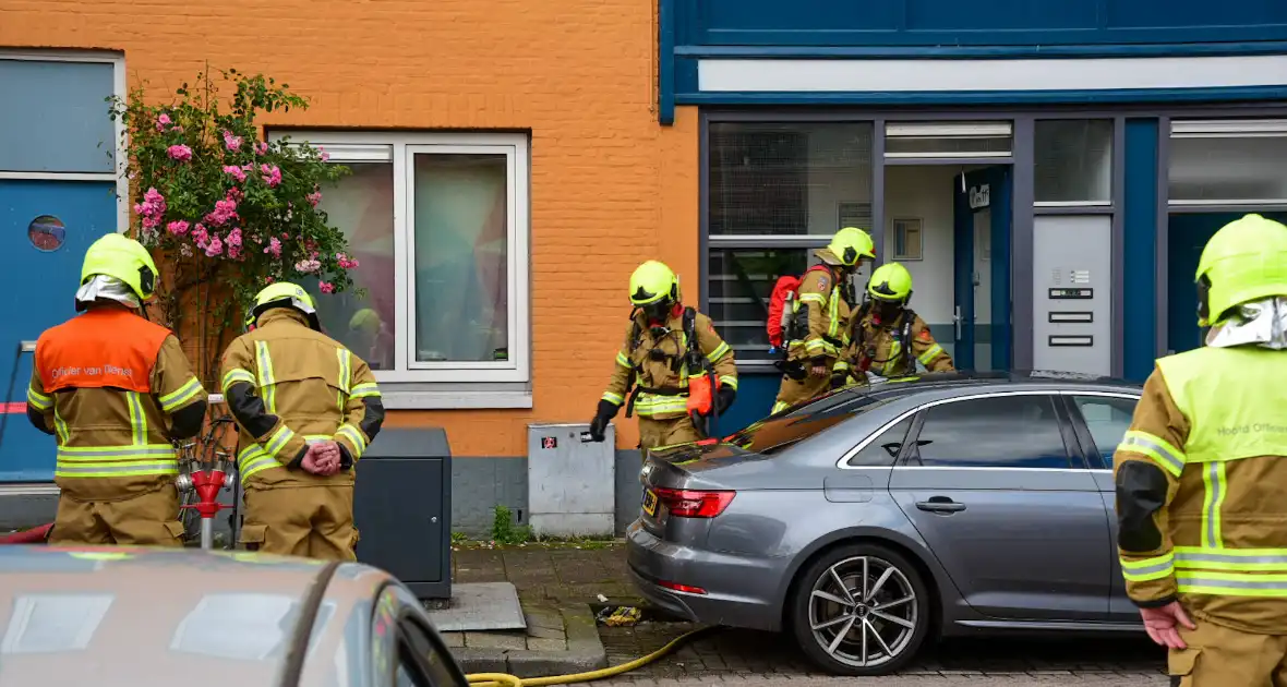 Persoon gered bij uitslaande brand - Foto 6