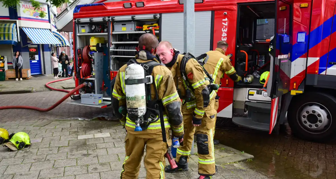 Persoon gered bij uitslaande brand - Foto 7