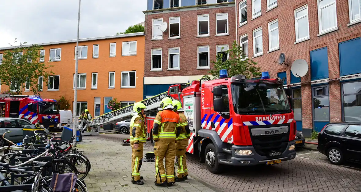 Persoon gered bij uitslaande brand - Foto 8