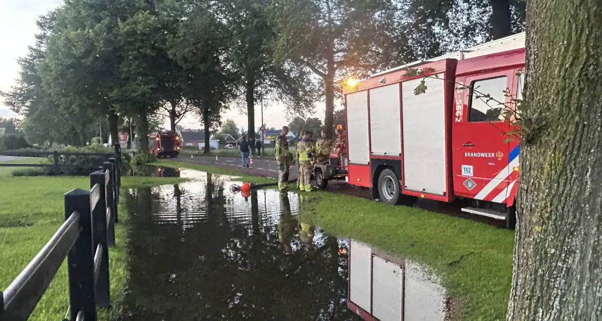 Brandweer pompt overtollig water weg