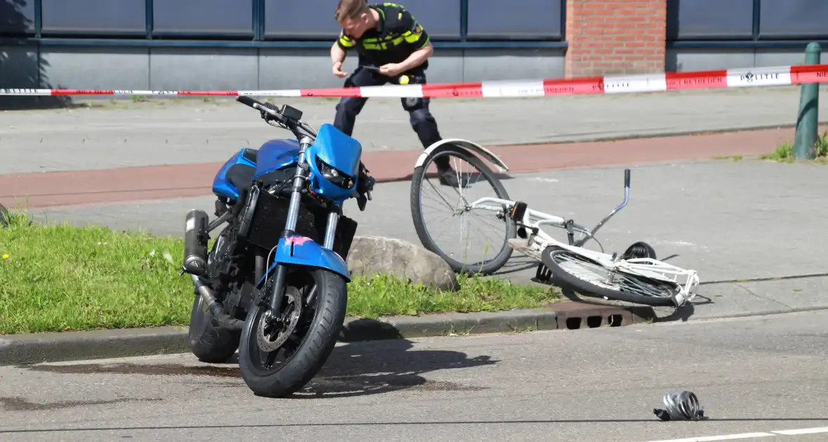 Fietser gewond bij aanrijding met motorrijder - Foto 9