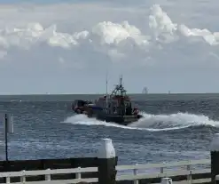 Reddingsboot KNRM ingezet voor schip in nood op Waddenzee