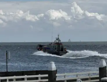 Reddingsboot KNRM ingezet voor schip in nood op Waddenzee