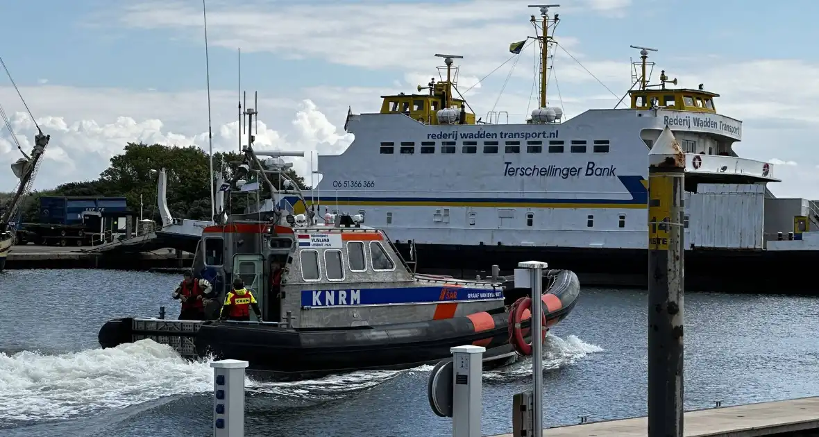 Reddingsboot KNRM ingezet voor schip in nood op Waddenzee - Foto 2