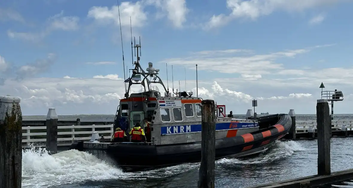 Reddingsboot KNRM ingezet voor schip in nood op Waddenzee - Foto 3