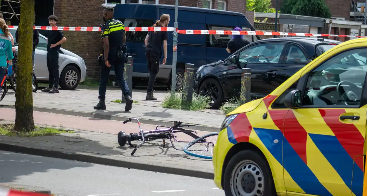 Twee zwaargewond bij aanrijding met motorscooter en fietsster - Foto 6