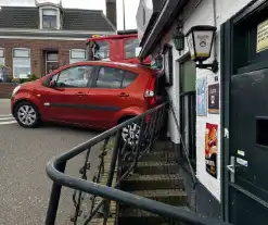 Automobilist ramt hekwerk en café