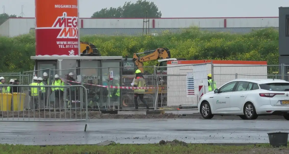 Bedrijfshal ontruimd vanwege ammoniak lucht - Foto 8