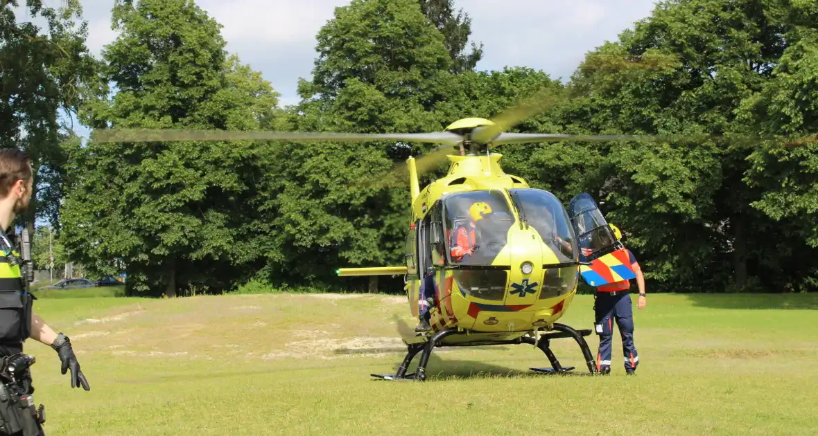 Traumahelikopter landt voor noodsituatie in woning - Foto 1