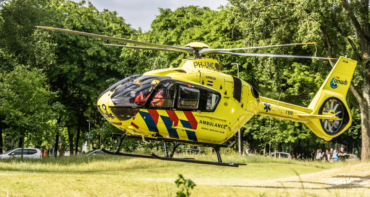 Traumahelikopter landt voor noodsituatie in woning - Foto 8