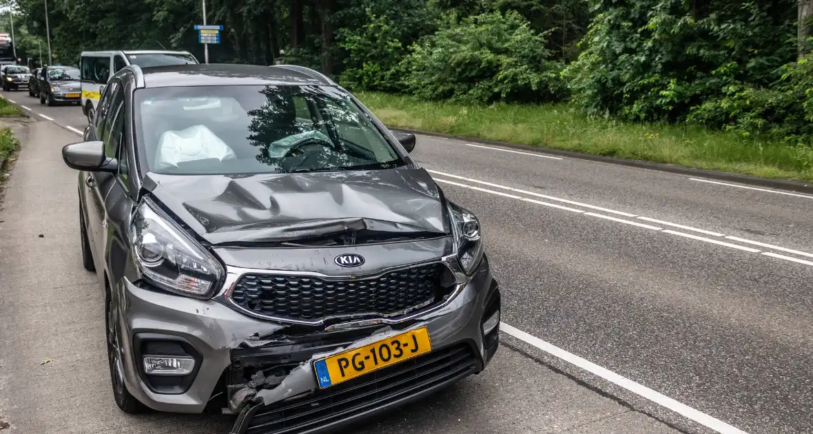 Meerdere kop-staartbotsingen op klein stukje weg - Foto 8