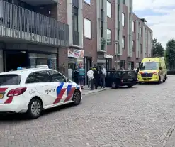 Automobilist rijdt tegen pand van pizzeria