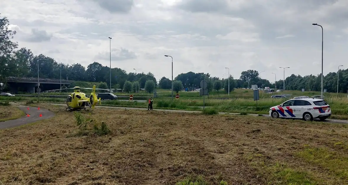 Traumahelikopter landt langs snelweg voor rendez-vous