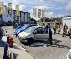 Brand in autodeur snel geblust