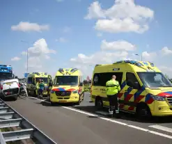 Auto belandt op kop na ongeval snelweg