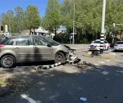 Forse schade bij aanrijding tussen twee auto's